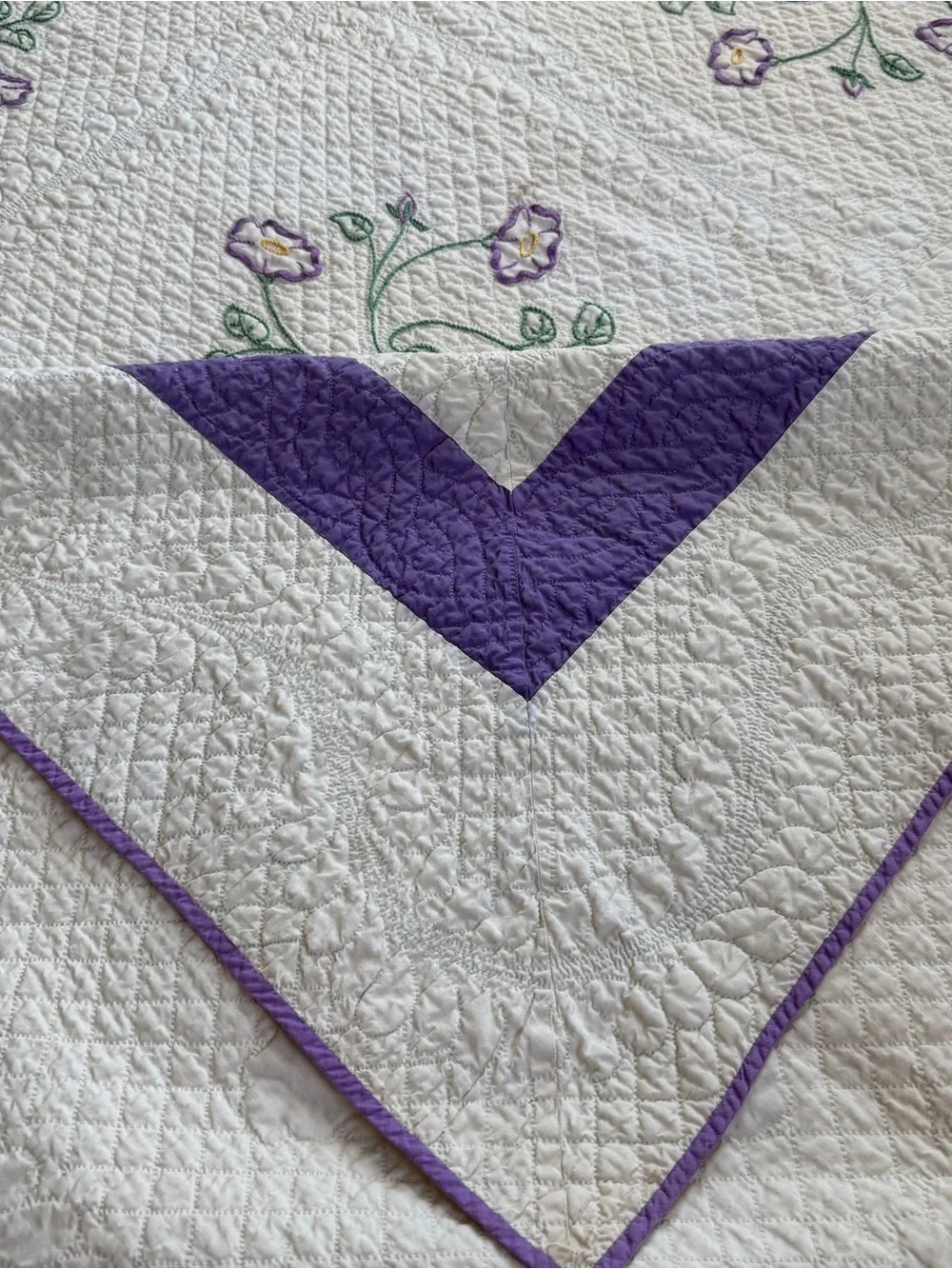 Vintage Hand Stitched Quilt c1930s 1940s Embroidered 96” x 82”